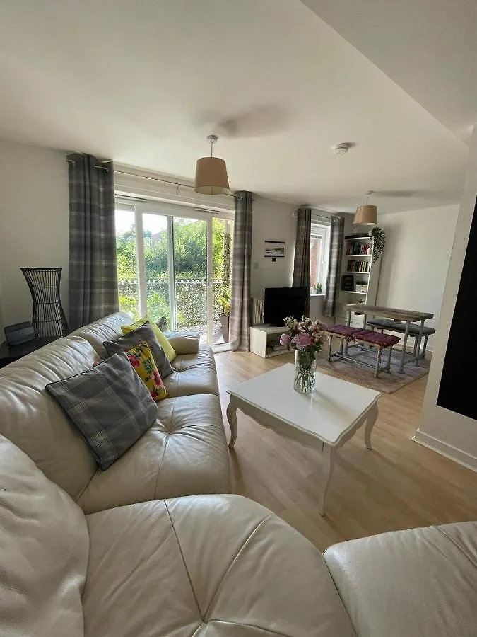 Pass The Keys Lovely 2Bedroom Flat With Balcony Edinburgh